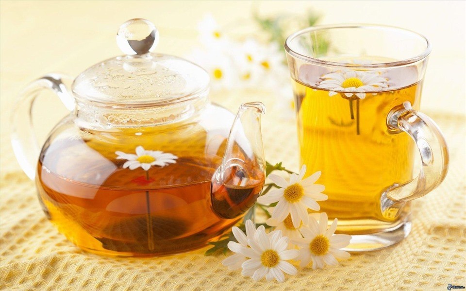 Uống trà hoa cúc trị mất ngủ sau sinh, liệu có đúng không?
